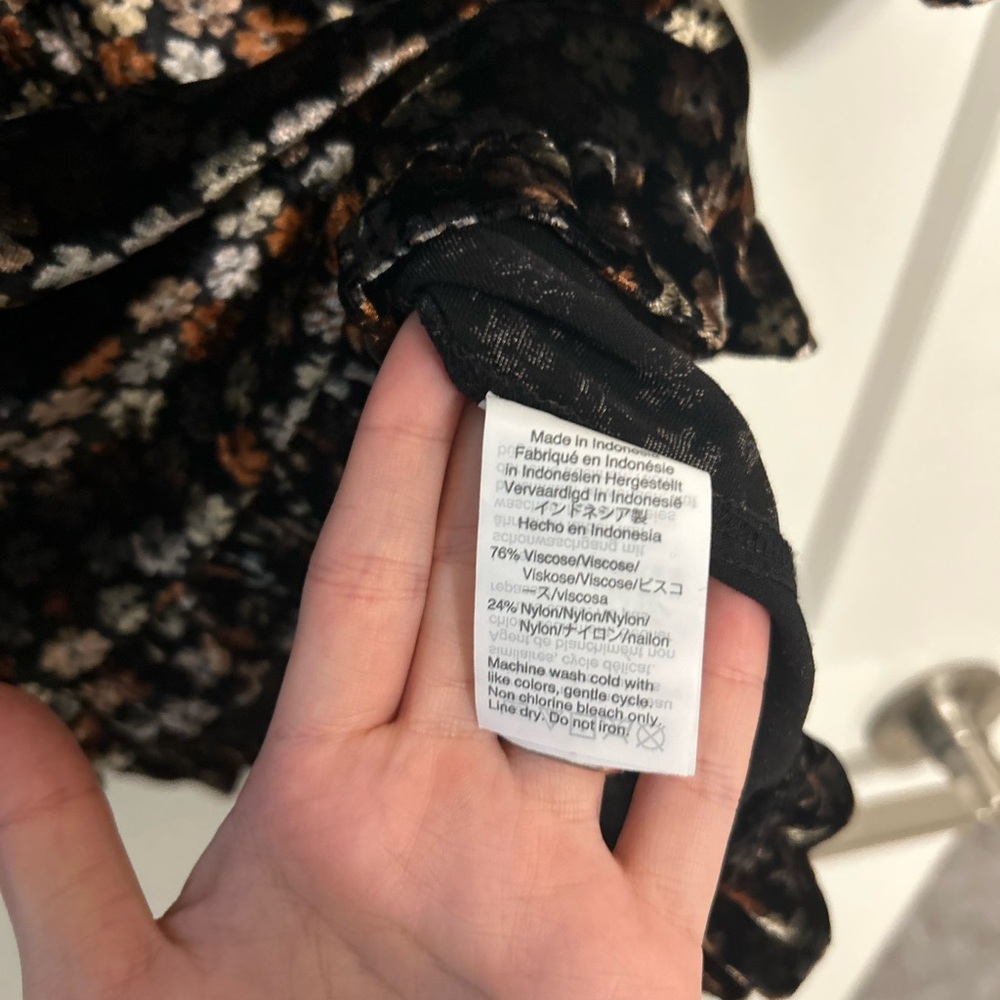 Like New Madewell Velvet Tulip-Sleeve Ruffle Top in Petite Bloom - Picture 7 of 12